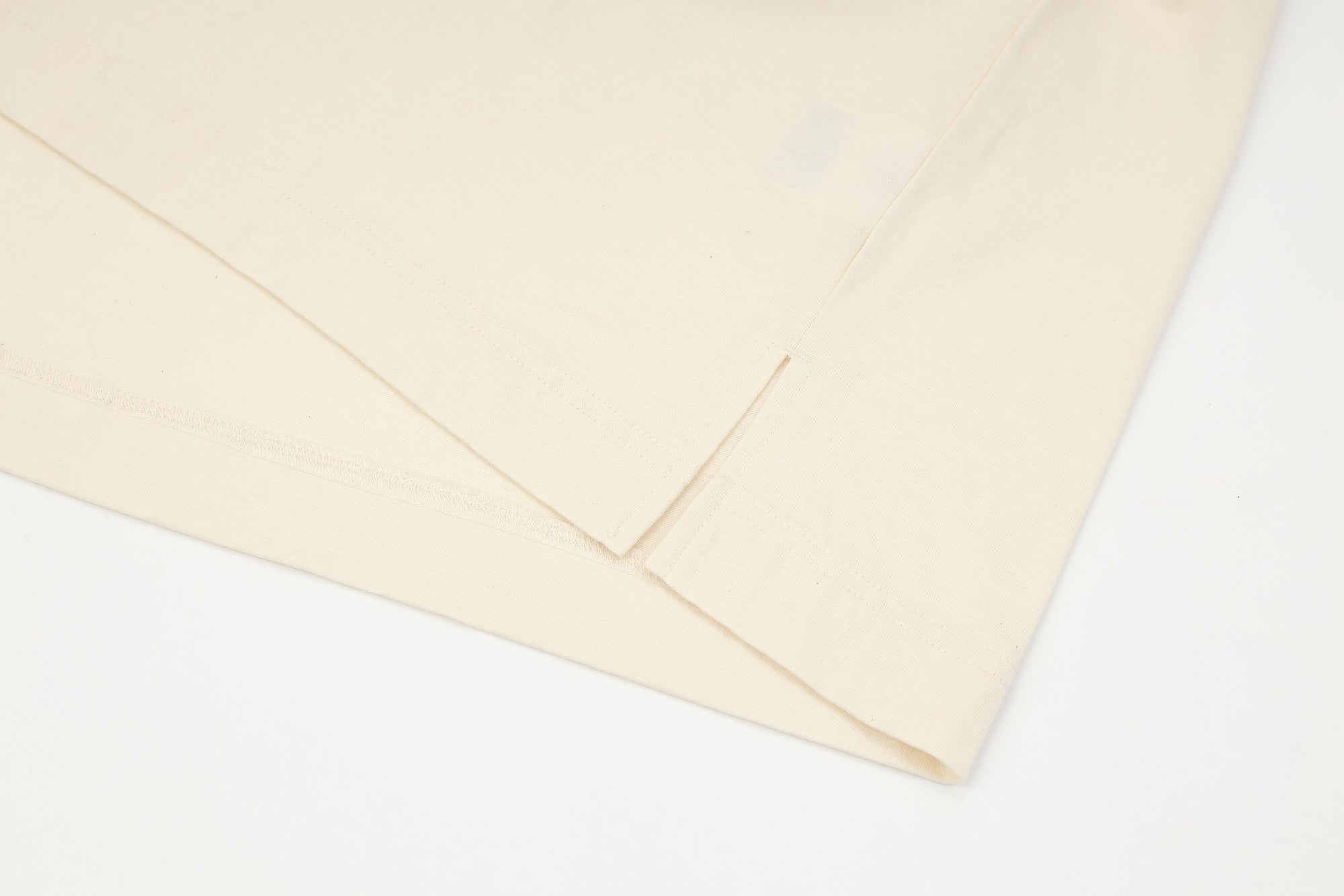 Side slit detail of POLLIN Signature 05 T-shirt
