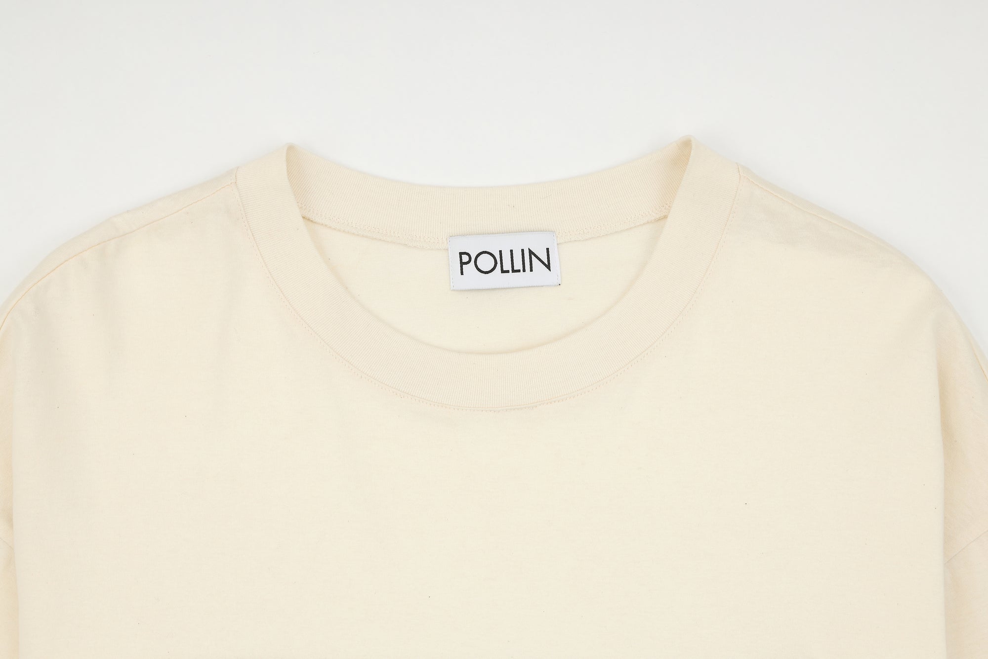Neck label detail of POLLIN Signature 09 T-shirt
